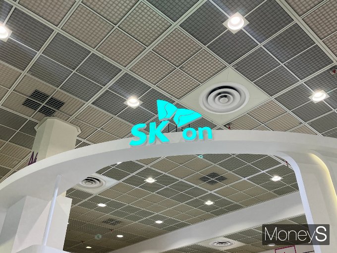 SK온의 흑자 전환이 기대된다. 사진은 인터배터리 2023에 참가한 SK온. /사진=김동욱 기자