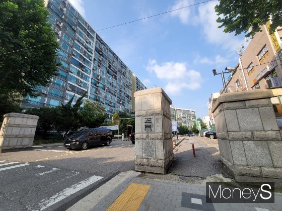 지난 7월24일 찾은 서울 강남구 대치동 은마아파트 정문. /사진=신유진 기자