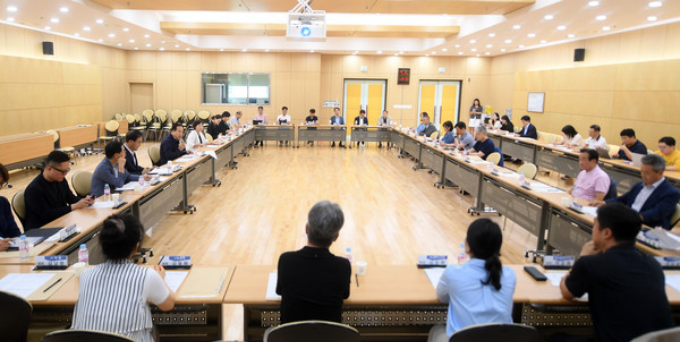 오산시(시장 이권재)가 28일 오후 근로자종합복지관에서 지역 내 반도체 기업 협의체 구성에 대해 논의하는 기업 간담회를 개최했다. / 사진제공=오산시