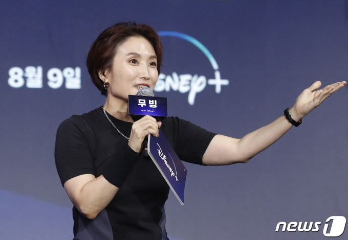 [사진] 박경림 '무빙' 블루카펫 행사 시작합니다