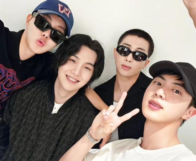 는 그룹 방탄소년단(BTS) 멤버들이 슈가 콘서트 현장에서 뭉쳤다. /사진=진 인스타그램
