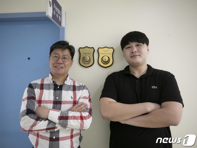 이한민 강북경찰서 경위(왼쪽)와 정회인 경장이 2일 서울 강북경찰서에서 뉴스1과 인터뷰를 하고 있다. 2023.8.2/뉴스1 ⓒ News1 신웅수 기자