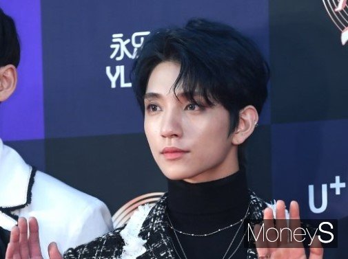 세븐틴 멤버 조슈아를 둘러싼 열애 의혹이 점자 짙어지고 있다. 사진은 지난 2020년 서울 구로구 고척동 고척스카이돔에서 열린  '제34회 골든디스크어워즈 with 틱톡' 레드카펫 행사에 참석한 그룹 세븐틴 멤버 조슈아. /사진=장동규 기자