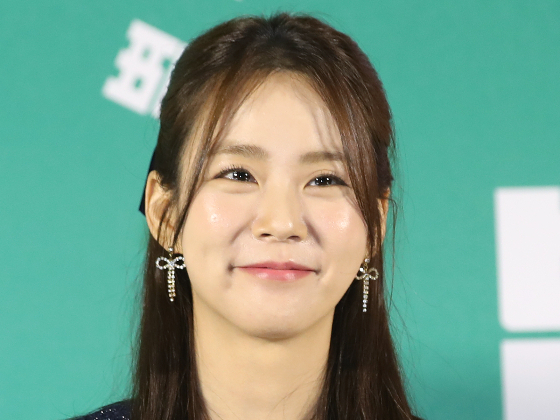 15일 그룹 카라 멤버 겸 배우 한승연이 자신의 인스타그램에 사설 목장에서 자라다 탈출했다는 이유로 사살된 암사자 '사순이'의 소식에 "최선이었냐"며 불편한 심기를 드러냈다. 한승연은 평소 동물 애호가로 알려져 있다./사진=뉴스1