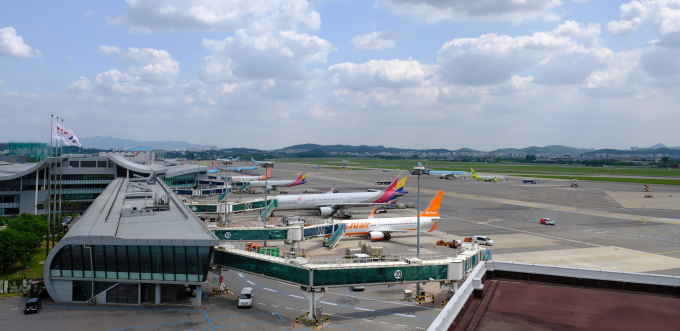 9월부터 항공권 유류할증료가 국제·국내선 모두 오른다. 사진은 김포국제공항 계류장 전경. /사진=한국공항공사