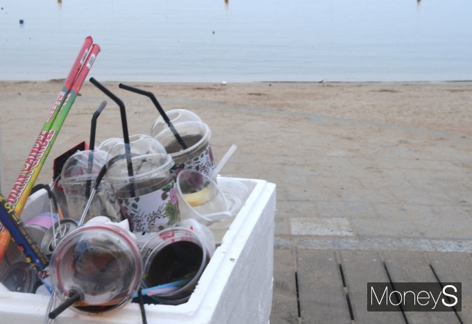 '쓰레기만 남기고'/사진=장동규 기자