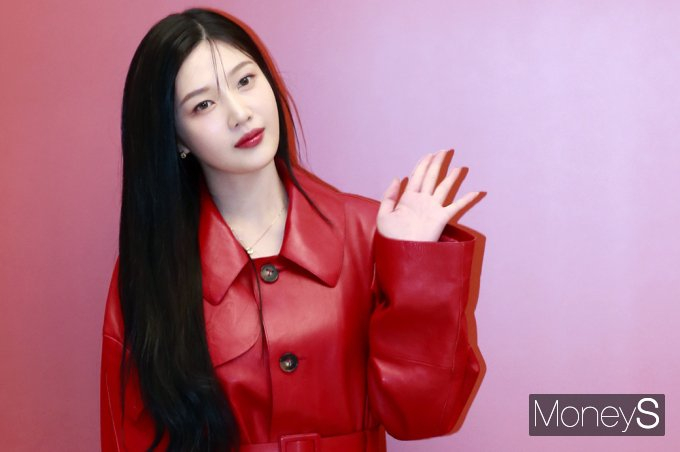 사진은 지난 2월 서울 송파구 잠실동 에비뉴엘에서 열린 이탈리아 브랜드 토즈(TOD`S) 2023 봄 컬렉션: Shapes of Italy 팝업 스토어 오픈 행사에 참석한 걸그룹 레드벨벳 조이. /사진=임한별 기자