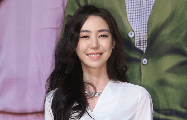 '지붕뚫고 하이킥'과 드라마 '가화만사성' 등에 출연한 배우 이소정이 남편과의 결혼을 후회하는 발언으로 충격을 줬다. 사진은 지난 2016년 인천 중구 항동 하버파크호텔에서 열린 MBC 주말드라마 '가화만사성' 제작발표회에 참석한 배우 이소정. /사진=머니투데이