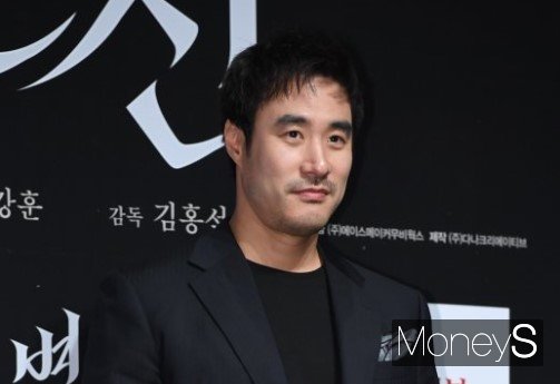 지난달 14일에는 배성우가 하정우의 연출작 영화 '로비'의 출연을 제안받았다는 사실이 전해졌다. 사진은 지난 2019년 7월 서울 강남구 신사동 CGV압구정에서 열린 영화 '변신'(감독 김홍선) 제작발표회에 참석한 배우 배성우. /사진=장동규 기자