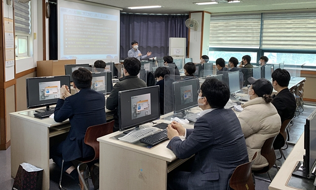 한국정보통신자격협회가 오는 25일까지 2023년 제3회 국가공인 PC정비사·네트워크관리사 2급 실기, 영상정보관리사·스마트홈관리사 자격 시험 원서접수를 받는다./사진제공=한국정보통신자격협회