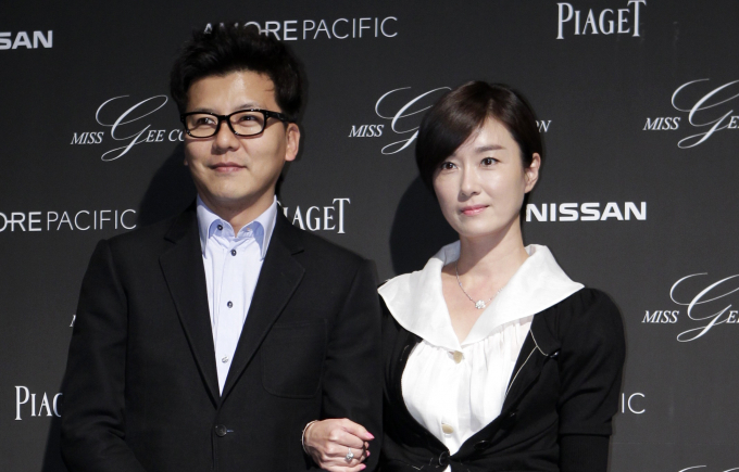 손지창이 아내와 일상을 공개한다. 진은 지난 2012년 4월 서울 용산구 한남동 그랜드 하얏트 호텔에서 열린 '2012 춘계 서울패션위크' 지춘희 컬렉션에 참석한 배우 손지창-오연수 부부. /사진=스타뉴스