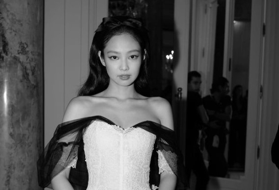 블랙핑크(BLACKPINK) 제니의 할리우드 데뷔작으로 화제를 모았던 드라마 '디 아이돌'의 시즌2 제작이 취소됐다. /사진=제니 인스타그램