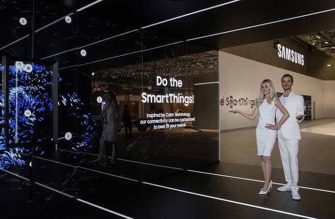 지난해 독일 베를린에서 열린 IFA 2022에서 삼성전자가 스마트싱스를 소개하는 모습. / 사진=삼성전자 