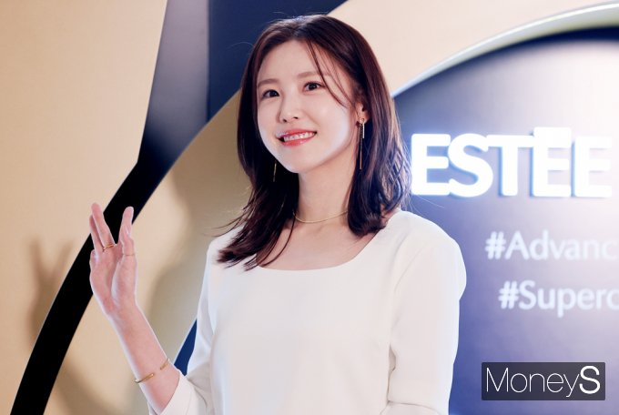  가수 겸 배우 전효성이 비건이라는 오해를 적극 해명했다. 사진은 지난해 8월 서울 송파구 잠실 롯데월드몰 아트리움광장에서 열린 에스티 로더 갈색병 40주년 기념 포토콜에 참석한 배우 전효성. /사진=임한별 기자