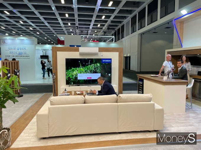 'HYUNDAI ELECTRONICS' 브랜드를 사용하고 있는 TV. / 사진=이한듬 기자 