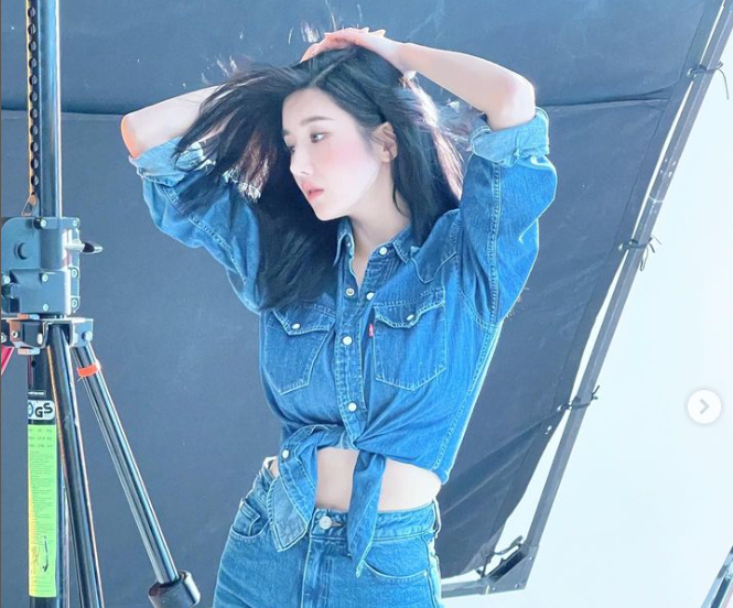 권은비가 청청패션을 뽐냈다. /사진 권은비 인스타그램 캡처