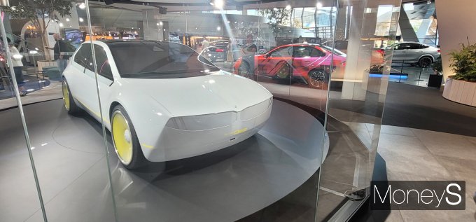 독일 뮌헨의 BMW 벨트에 가면 브랜드의 미래를 엿볼 수 있다. 사진은 BMW 비전 DEE 콘셉트카. /사진=김창성 기자