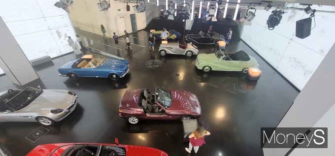 BMW 박물관에는 과거 브랜드의 영광을 함께한 모델들이 전시돼 있다. 사진은 BMW 클래식카. /사진=김창성 기자