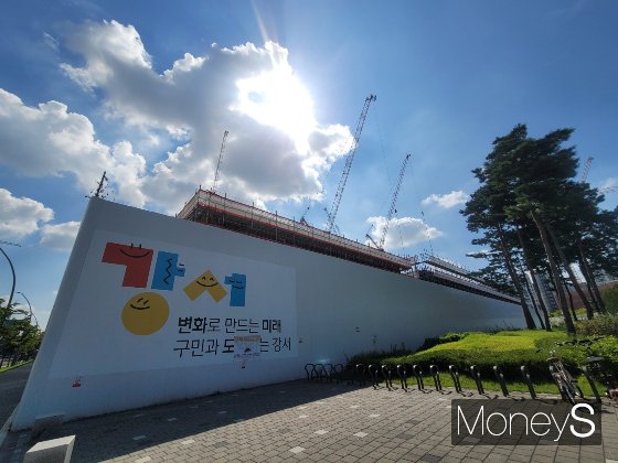 날이 덥고 햇빛이 너무 뜨거웠던 2023년 9월, 롯데캐슬 르웨스트 공사현장. /사진=신유진 기자 