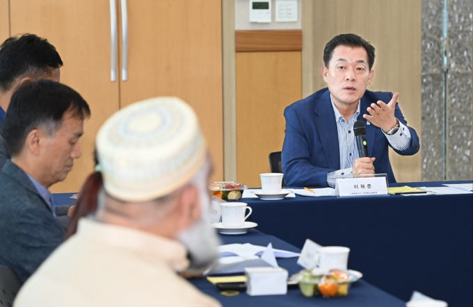 이재준 수원시장이 간담회에서 발언하고 있다. / 사진제공=수원특례시