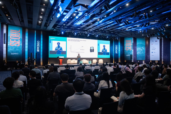 KT가 국내 AI 스타트업 '업스테이지'와 '콴다'에 200억원 규모의 지분투자와 함께 전략적 파트너십을 체결했다고 밝혔다. 사진은 지난 7일 서울 중구 웨스틴조선호텔에서 열린 M360 APAC 콘퍼런스에서 AI 세션에 참여한 '업스테이지' 김성훈 대표가 발표하는 모습. /사진=KT