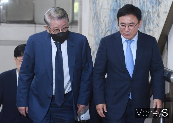 공판 출석하는 최신원 전 SK네트웍스 회장/사진=장동규 기자