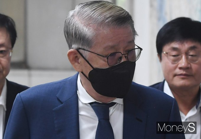 [머니S픽] '2200억대 횡령·배임' 최신원, 공판 출석