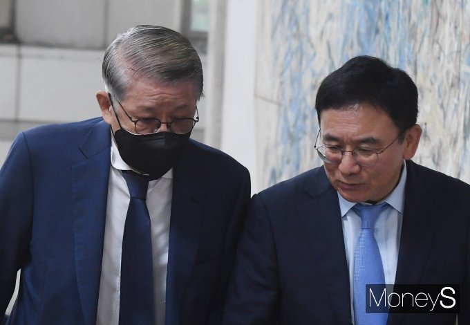 [머니S픽] '2200억대 횡령·배임' 최신원, 공판 출석
