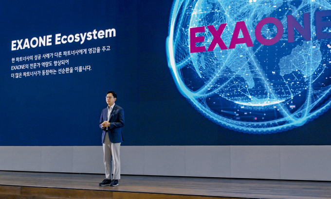 LG, 삼성, 카카오 등 국내 기업들이 AI 서비스를 선보이면서 국내 AI 생태계 조성에 나선다. 사진은 엑사원을 소개하는 배경훈 LG AI연구원장. /사진=LG전자