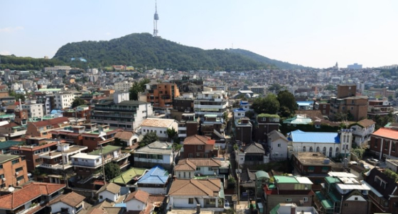 15일 상업용 부동산 전문기업 '부동산플래닛'이 국토교통부 실거래가 자료(9월1일 기준)를 기반으로 분석한 '2023년 7월 전국 부동산 유형별 매매거래 특성' 보고서에 따르면 지난 7월 전국 아파트 매매거래량과 거래금액은 전월인 6월 대비 소폭 하락했다. 오피스텔은 전반적인 감소세 속 충남과 전남에서 거래량·거래금액 모두 큰폭으로 늘었다. /사진=머니투데이