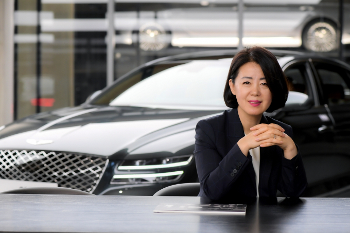 곽경록 현대차 영업부장이 누적판매대수 6000대를 달성했다. /사진=현대차