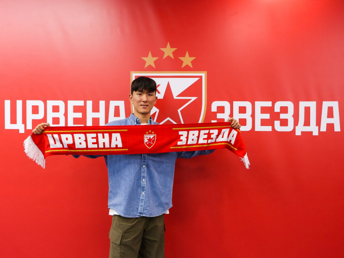 황인범이 새 소속팀 츠르베나 즈베즈다에서 공식 입단식을 가졌다. /사진=츠르베나 즈베즈다 공식 트위터