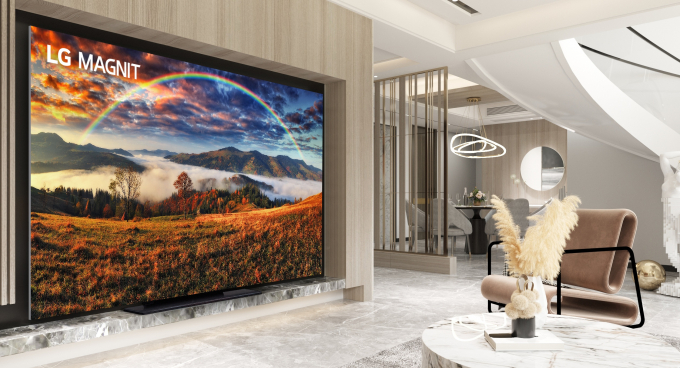 LG전자가 지난 8월 공개한 118형 마이크로 LED TV. / 사진=LG전자