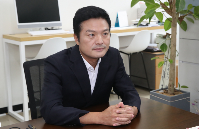김태우 전 서울강서구청장이 강서구청 보궐선거에 국민의힘 후보로 결정됐다. 사진은 지난 10일 김 후보가 서울 여의도 국회 국민의힘 기획조정국에 서울 강서구청장 보궐선거 후보자 추천 신청서를 제출하는 모습. /사진=뉴스1