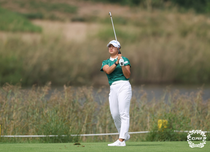 KLPGA 투어 OK금융그룹 읏맨 오픈 정상에 오른 마다솜의 경기 모습. /사진= KLPGA