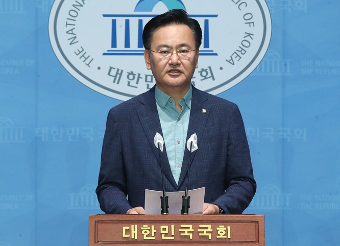 국민의힘이 병원으로 긴급 이송된 이재명 더불어민주당 대표를 향해 "빠른 쾌유를 기원한다"는 입장을 내놨다. 사진은 유상범 국민의힘 수석대변인이 지난 5월29일 서울 여의도 국회에서 발언하는 모습. /사진=뉴스1