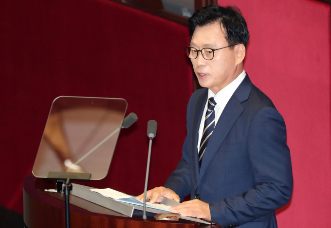 박광온 더불어민주당 원내대표가 국무총리의 해임과 내각 총사퇴를 요구했다. 사진은 박 원내대표가 18일 오전 서울 여의도 국회 본회의장에서 열린 제410회국회(정기회) 제6차 본회의에서 교섭단체 대표연설을 하고 있는 모습. /사진=뉴시스