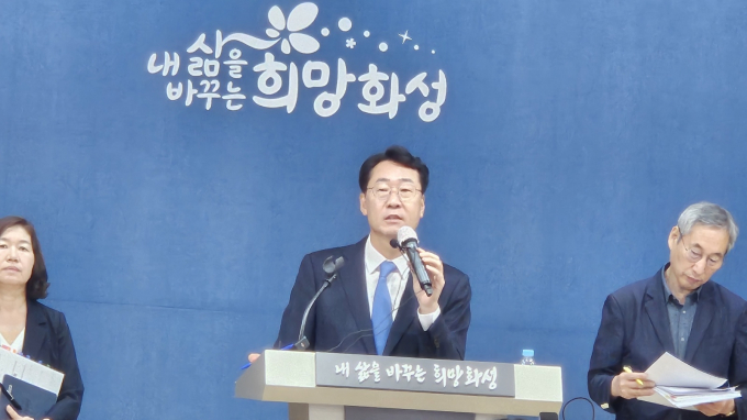 정명근 화성시장은 18일 시청 대회의실에서 실시된 시정브리핑에서 동탄트램으로 동탄신도시 광역교통망을 완성하겠다는 포부를 밝혔다. / 사진=김동우 기자