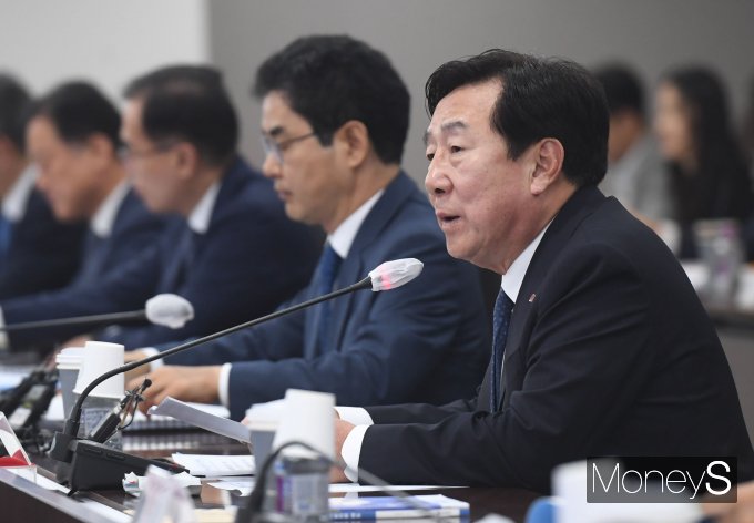 [머니S포토] 김기문 회장 