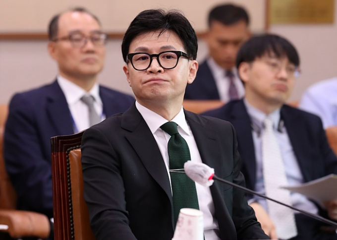 한동훈 법무부 장관이 18일 이재명 더불어민주당 대표에 대한 검찰의 구속영장 청구와 관련해 '단식으로 인한 사법시스템 정지 선례'가 만들어지면 안 된다고 밝히자 민주당이 "악랄하다"고 비판했다. 사진은 한 장관이 18일 서울 여의도 국회에서 열린 법제사법위원회 전체회의에 자리한 모습. /사진=뉴시스 