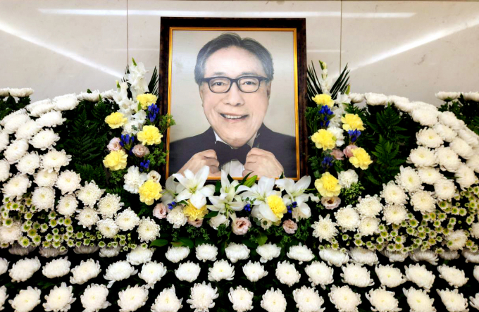 봉준호 감독과 배우 송강호가 고 변희봉의 빈소를 찾았다. /사진=뉴스1