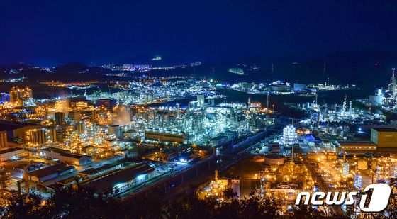                                 여수국가산단 전경/뉴스1