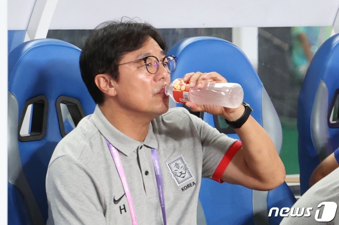 [사진] 승리 목 마른 황선홍