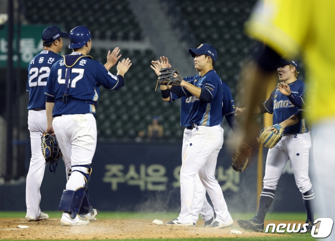 [사진] 위기 넘기고 승리 챙긴 NC