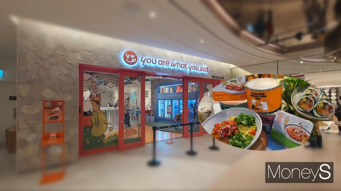 신세계푸드가 대안식 레스토랑 '유아왓유잇'(You are What you Eat)을 정식 오픈했다. 사진은 지난 20일 서울 강남구 스타필드 코엑스몰 지하 1층에 위치한 유아왓유잇 레스토랑. /사진=정원기 기자