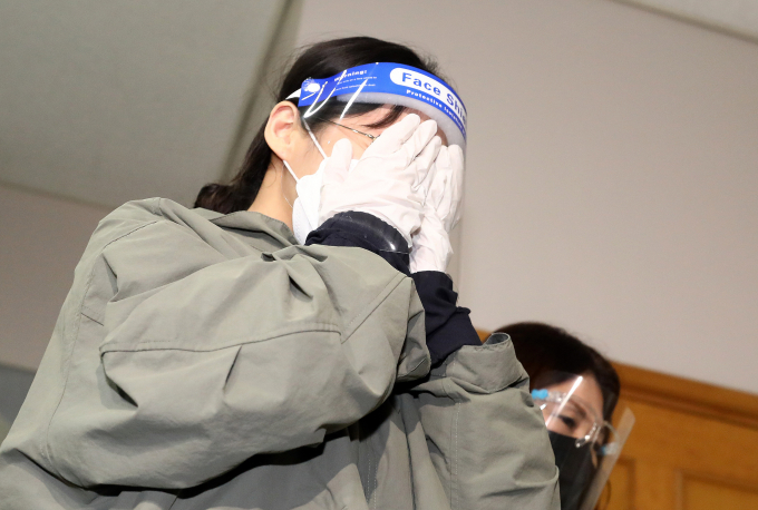 '계곡살인' 사건으로 재판받은 이은해가 무기징역을 확정받았다. 사진은 지난해 4월19일 인천 미추홀구 인천지방법원으로 구속 전 피의자 심문(영장실질심사)을 받기 위해  이은해가 들어가는 모습. /사진=뉴스1