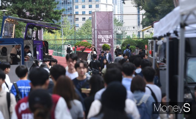 북적이는 대학 캠퍼스/사진=장동규 기자
