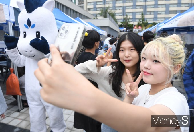 '축제 셀카는 필수' /사진=장동규 기자