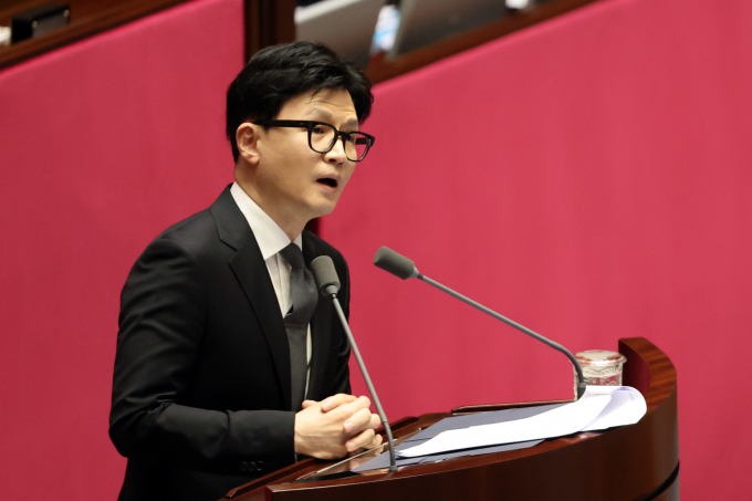 한동훈 법무장관이 21일 백현동 개발특혜 의혹과 쌍방울그룹 대북송금 사건으로 구속영장이 청구된 이재명 더불어민주당 대표의 범죄 혐의에 대해 입장을 밝혔다. 사진은 21일 오후 서울 여의도 국회에서 열린 제410회 국회(정기회) 제8차 본회의에서 국회의원(이재명) 체포동의안에 대한 체포동의요청 이유설명을 하는 한 장관. /사진=뉴스1