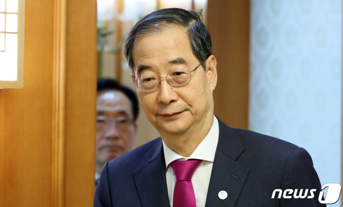 한덕수 국무총리가 21일 오후 서울 종로구 세종대로 정부서울청사에서 열린 차관(급) 임명장 수여식에 참석하고 있다. 2023.9.21/뉴스1 ⓒ News1 김명섭 기자
